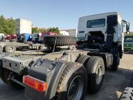600L άσπρη καμπίνα φορτηγών HW76 ρυμουλκών τρακτέρ βυτιοφόρων με 1 κιβώτιο ταχυτήτων κοιμώμεών HW19710
