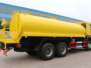 Το κίτρινο φορτηγό ψεκαστήρων νερού φορτηγών βυτιοφόρων 6x4 18m3 με HW76 μακραίνει το αμάξι