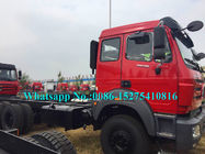 Το κόκκινο στρατιωτικό φορτηγό φορτίου χρήσης 6x6/από το φορτηγό οδικού φορτίου υιοθετεί Benz την τεχνολογία