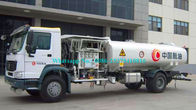 Ισχυρό φορτηγό καυσίμων αερολιμένων πολυασχόλων 4x4 6, κινητό ρυμουλκό 10000L καυσίμων αεροπορίας