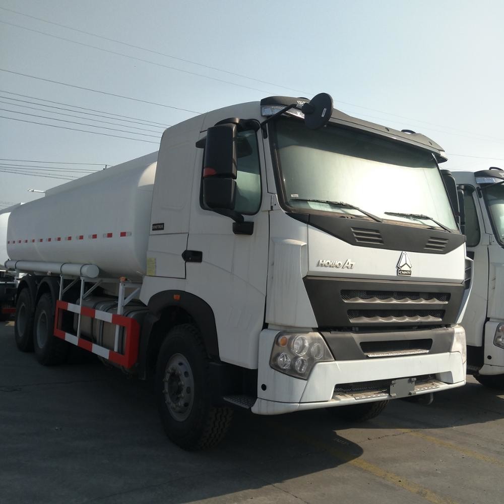 Φορτηγό βυτιοφόρων καυσίμων SINOTRUK HOWO A7 για το συμπλέκτη όγκου Φ430 μεταφορών 18000L