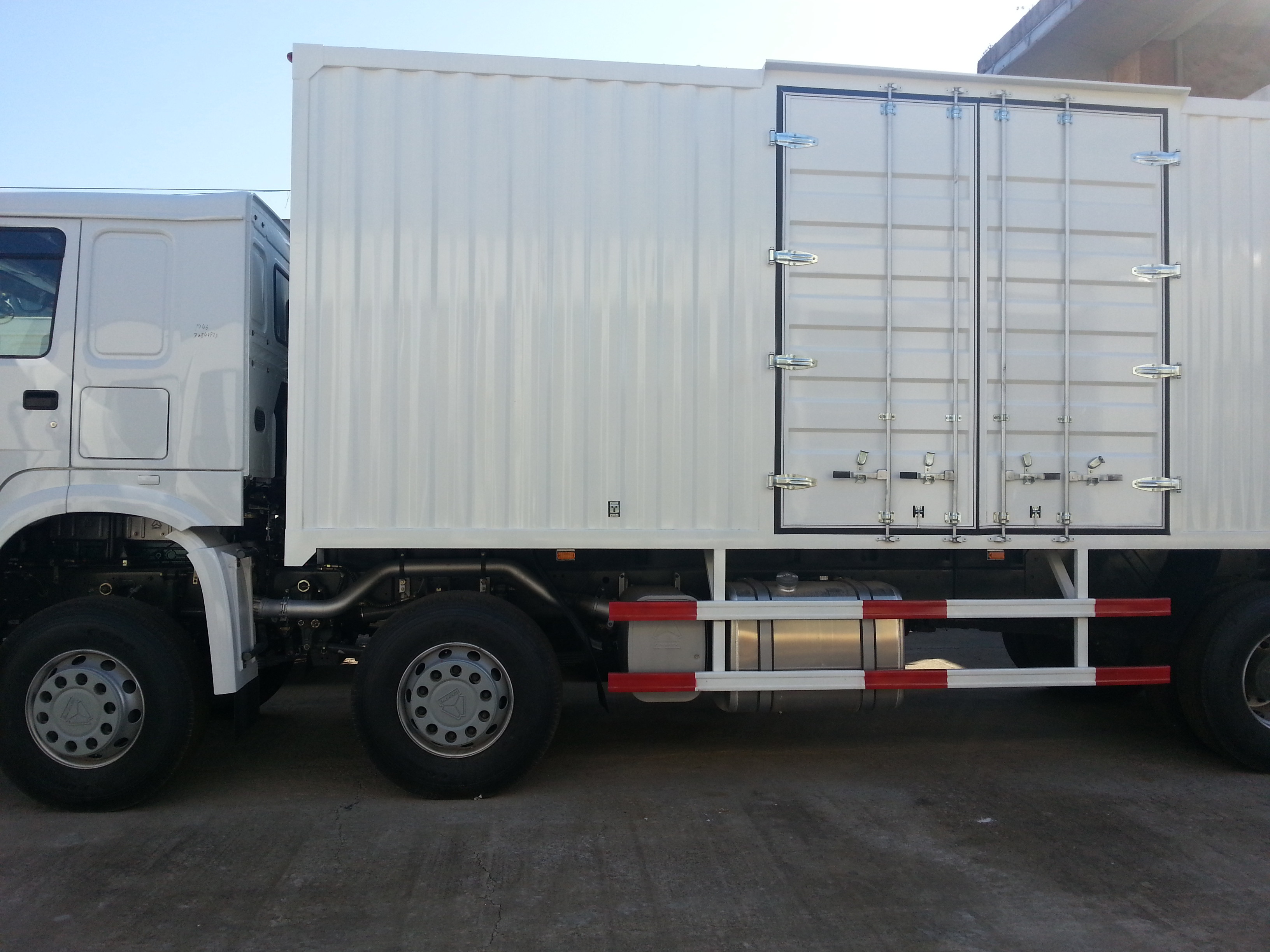 Άσπρο τόνου 41-50 προαιρετικό Drive τύπων καυσίμων diesel φορτηγών φορτίου ικανότητας βαρύ