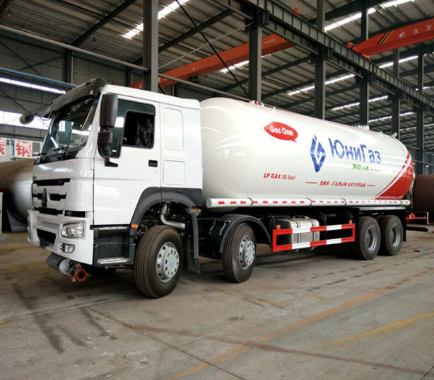 Κινητό φορτηγό 8x4 φορτηγών δεξαμενών προπανίου Howo/παράδοσης LPG 36000 λίτρα ZZ1317N4667W