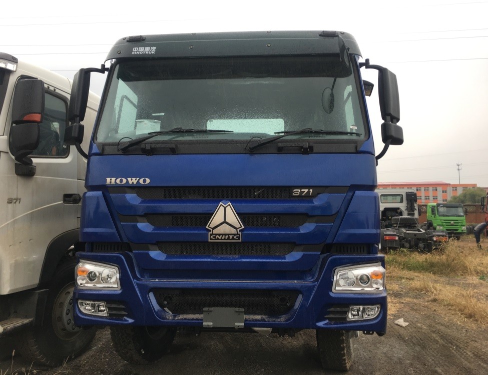 Μπλε HOWO μονάδες 6900*2550*3400mm ZZ4257V3241W τρακτέρ φορτηγών τρακτέρ επικεφαλής/6x4