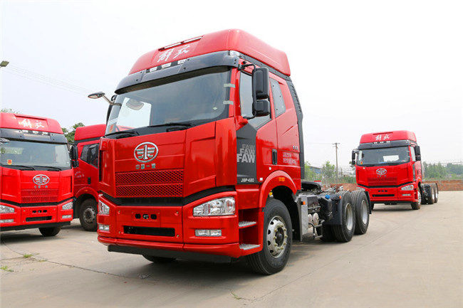 Το κόκκινο χρώμα JH6 10 κυλά το φορτηγό ρυμουλκών τρακτέρ 6x4 με την ενιαία μείωση 457 FAW άξονας