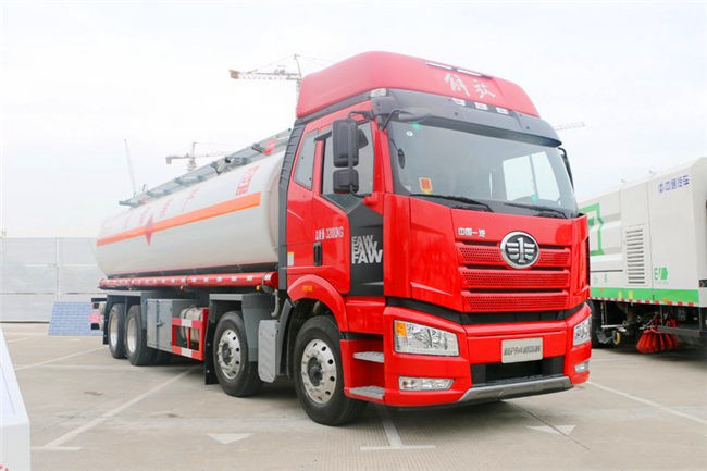 Ευρο- ΙΙΙ κόκκινο χρώμα φορτηγών δεξαμενών αποθήκευσης καυσίμων diesel μεγάλης περιεκτικότητας 8x4 FAW