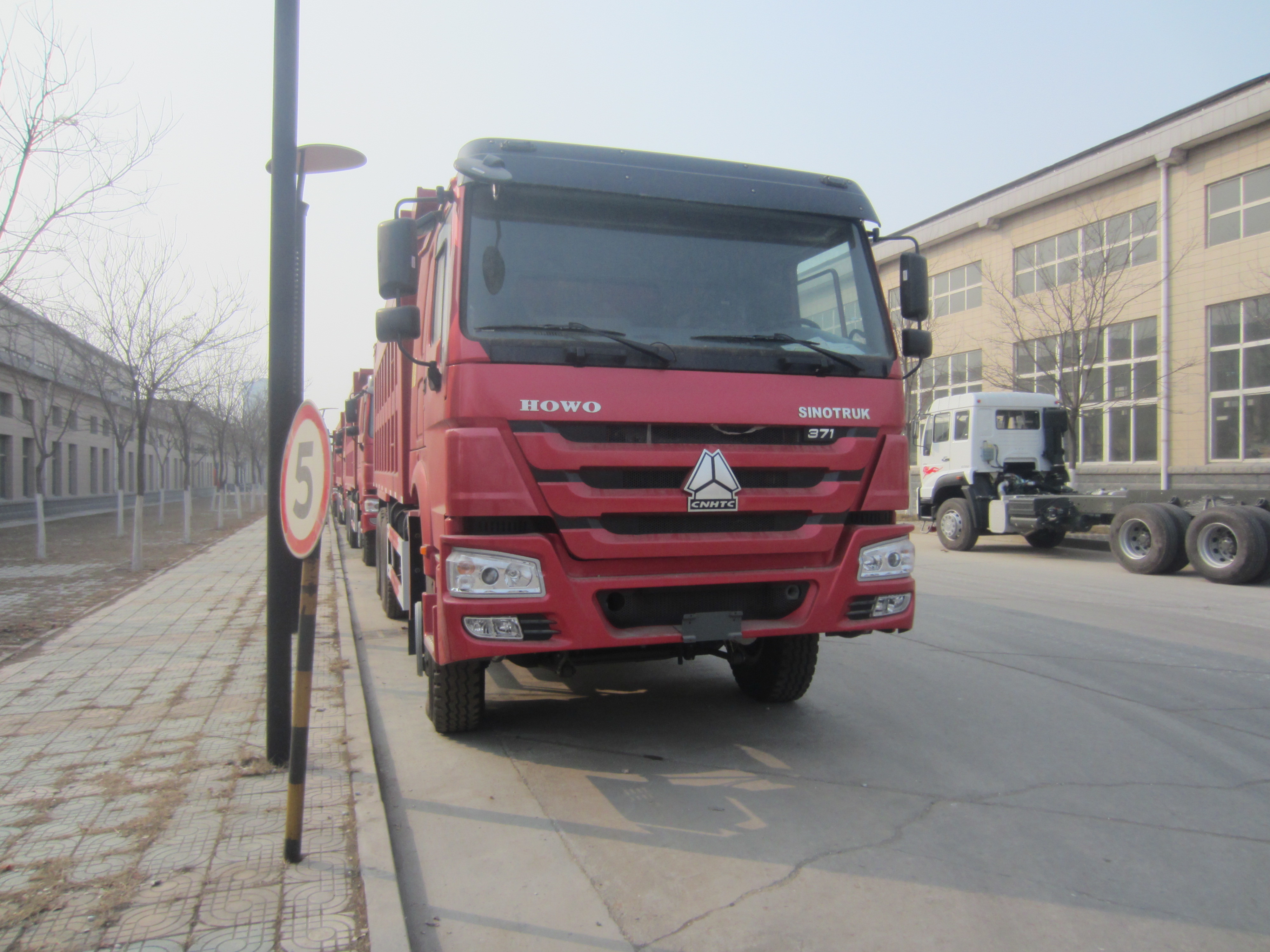 Βαρέων καθηκόντων μηχανή φορτηγών απορρίψεων CNHTC HOWO 336hp/φορτηγό εκφορτωτών SINOTRUK