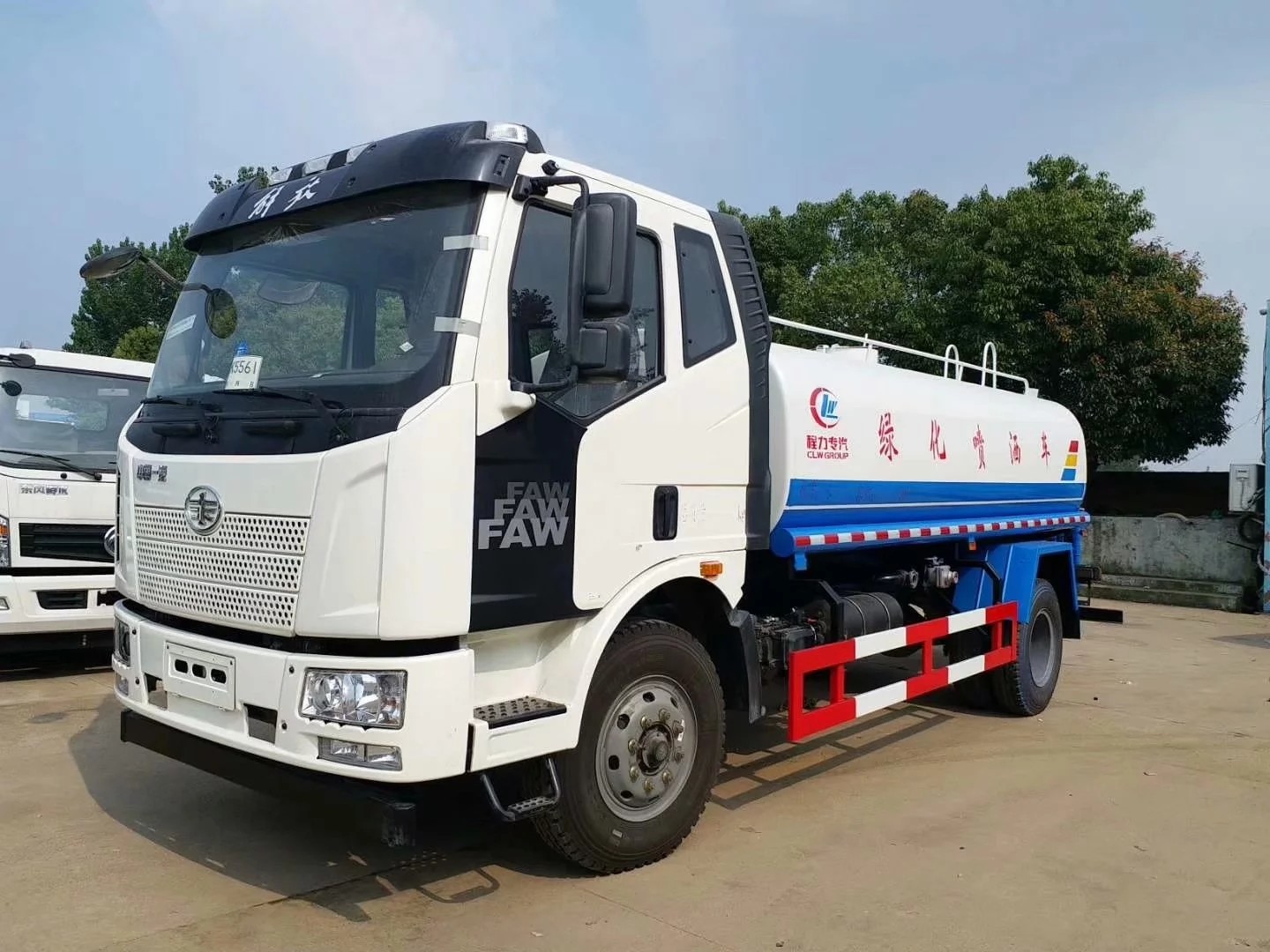 φορτηγό δεξαμενών νερού diesel 4x2 10m3 με το φορτηγό οδήγησης δύναμης/πλύσης οδών