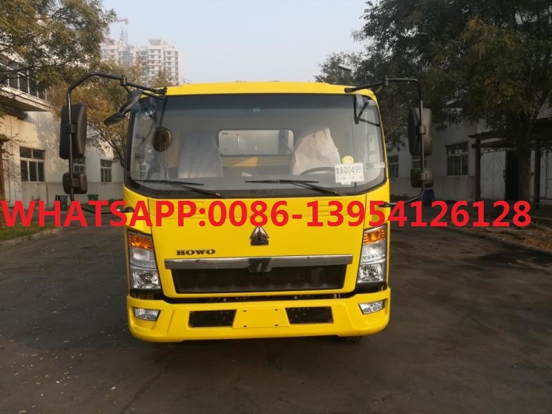Ελαφρύς πολυάσχολος φορτηγών 4x2 6 ψεκαστήρων ασφάλτου HOWO με τη μηχανή 115hp Yunnei