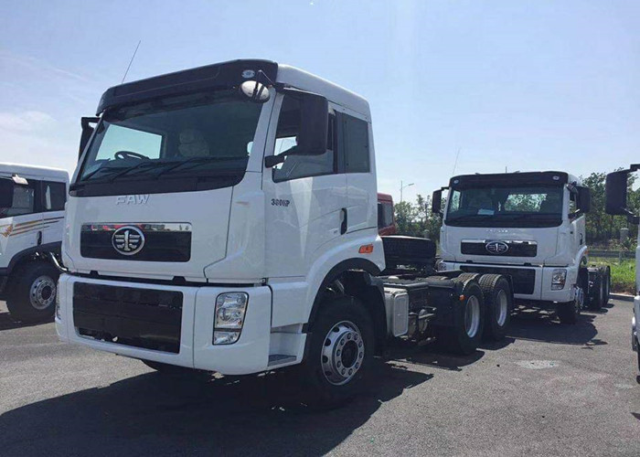 Άσπρο FAW Jiefang 6X4 10 επικεφαλής φορτηγό 420HP τρακτέρ πολυασχόλων - 460HP CA4258P2K2T1EA80