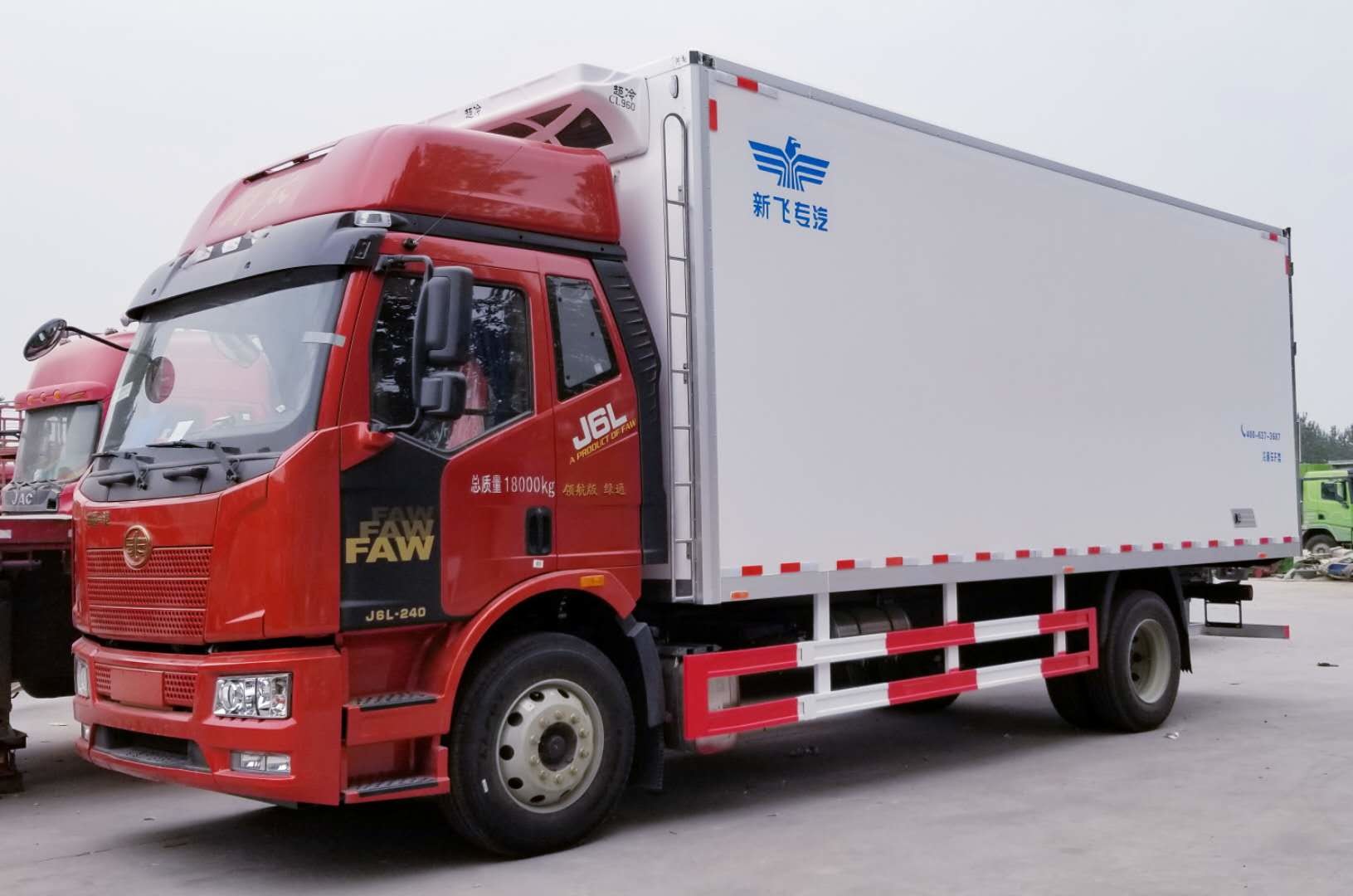Diesel καυσίμων κατεψυγμένη τύπος φορτηγών μέγιστη ταχύτητα 96km/H φορτηγών 4x2 φορτίου εμπορευματοκιβωτίων βαριά