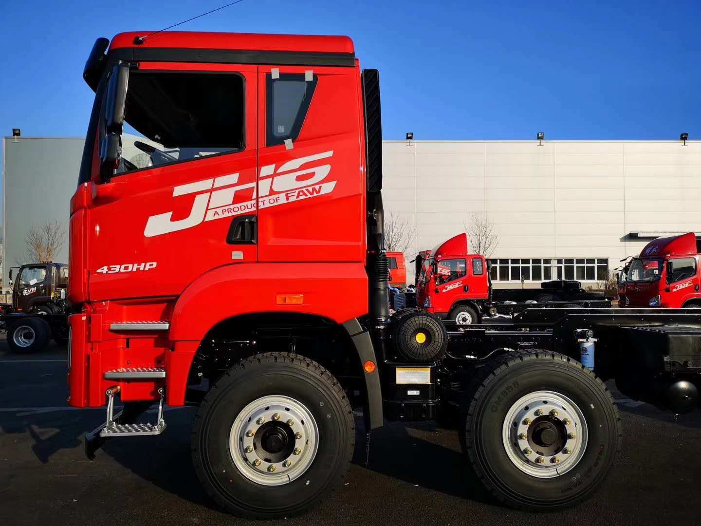 Επικεφαλής 10 ρόδες φορτηγών ρυμουλκών FAW JIEFANG JH6 6x4 για τη μεταφορά/το εμπορικό ρυμουλκό φορτηγών