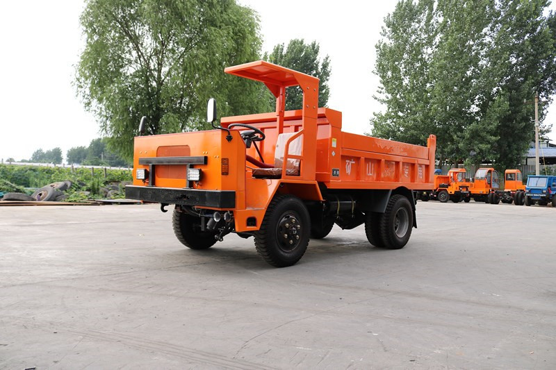 Φορτηγό απορρίψεων υπόγειας μεταλλείας Συμβούλιο Πολιτιστικής Συνεργασίας 4x4 με Yunnei 490 εξαγνιστής μηχανών και εξάτμισης
