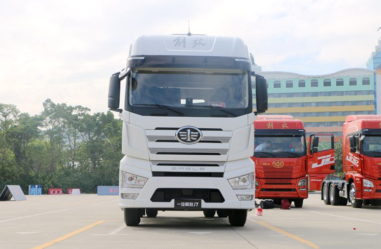 35 diesel τρακτέρ τόνοι φορτηγών ρυμουλκών με τη μηχανή και 3800mm Wheelbase Xichai CA6DM3
