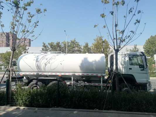 Βυτιοφόρο HOWO με χωρητικότητα φόρτωσης 21-30t και πλαίσιο Sinotruk HOWO για αξιόπιστη μεταφορά και διαβροχή νερού