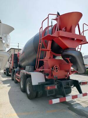 Καλή τιμή Sinotruk HOWO 10cbm/6*4/Σχεδιαστική ανάμειξη/οχήματα/7000λίτρα Κινητό τσιμέντο/φορτηγό ανάμειξης σκυροδέματος