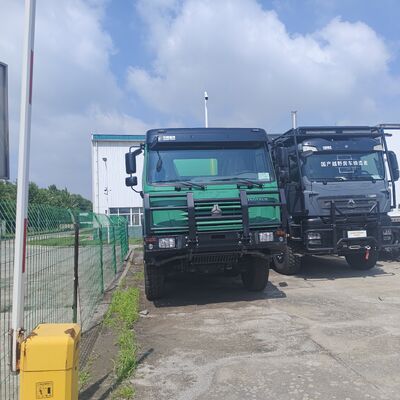 HOWO 6×4 φορτηγό δεξαμενής νερού με χωρητικότητα 20.000 λίτρων, κινητήρα 371 ίππων και δεξαμενή από ανθρακούχο χάλυβα για καθαρισμό δρόμων και καταστολή σκόνης