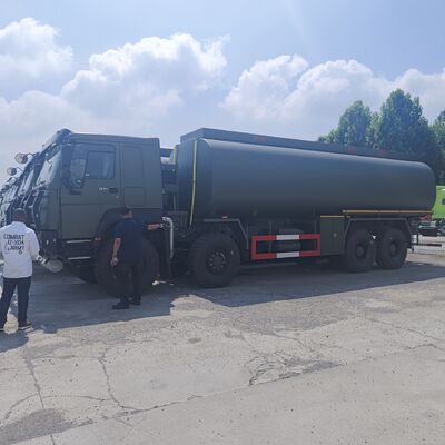 HOWO 8×8 60000L φορτηγό δεξαμενόπλοιου καυσίμου με κινητήρα 371HP για τη μεταφορά βαρέων καυσίμων