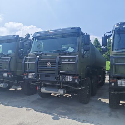 HOWO 8×8 50 000L φορτηγό δεξαμενόπλοιου καυσίμου με κινητήρα 371HP και 8×8 τετρακίνηση για τη μεταφορά βαρέων καυσίμων