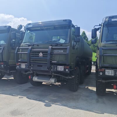 HOWO 8×8 50 000L φορτηγό δεξαμενόπλοιου καυσίμου με κινητήρα 371HP και 8×8 τετρακίνηση για τη μεταφορά βαρέων καυσίμων