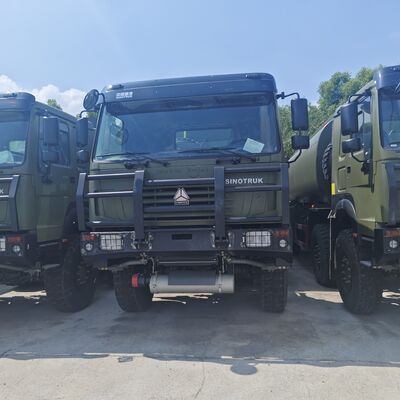 HOWO 8×8 φορτηγό δεξαμενών καυσίμου με χωρητικότητα 30000L και κινητήρα 371HP για τη μεταφορά βαρέων καυσίμων