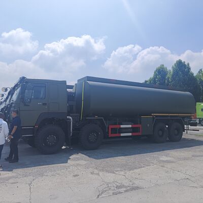 HOWO 8×8 40 000L φορτηγό δεξαμενόπλοιου καυσίμου με κινητήρα 371HP και 8×8 τετρακίνηση για τη μεταφορά βαρέων καυσίμων