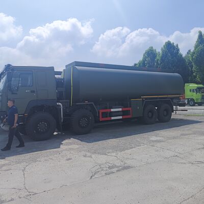 HOWO 8×8 40 000L φορτηγό δεξαμενόπλοιου καυσίμου με κινητήρα 371HP και 8×8 τετρακίνηση για τη μεταφορά βαρέων καυσίμων