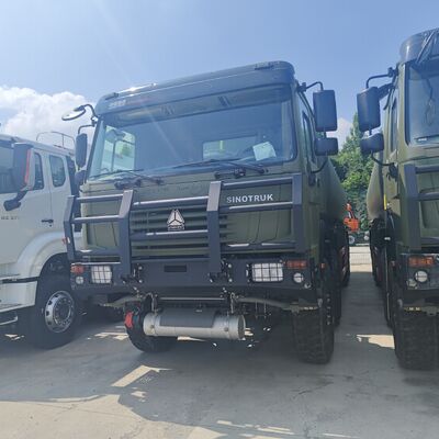 HOWO 8×8 40 000L φορτηγό δεξαμενόπλοιου καυσίμου με κινητήρα 371HP και 8×8 τετρακίνηση για τη μεταφορά βαρέων καυσίμων