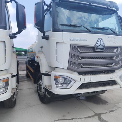 HOWO NX 6×4 CNG Tank Fuel Truck με κινητήρα 400HP και ωφέλιμο φορτίο 20T για τη μεταφορά ντίζελ και βενζίνης