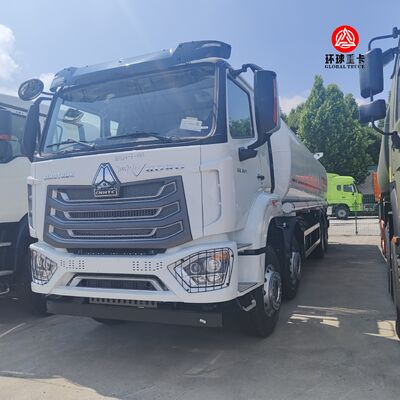 HOWO NX 8x4 30000L φορτηγό δεξαμενών καυσίμου βαρύ φορτίο ντίζελ φορτηγό Bowser για την μεταφορά καυσίμου στην Κένυα
