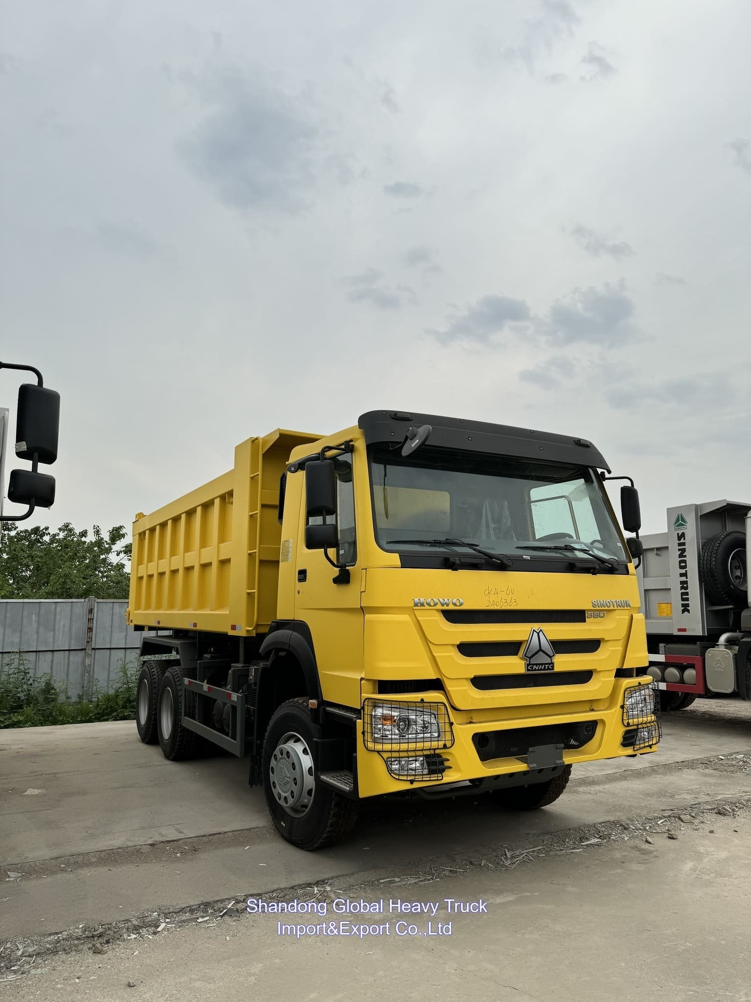 Σινοφόρο HOWO 25t-100t 8*4 Ντίζελ Χρησιμοποιούμενο φορτηγό παράδοσης 12 τροχών