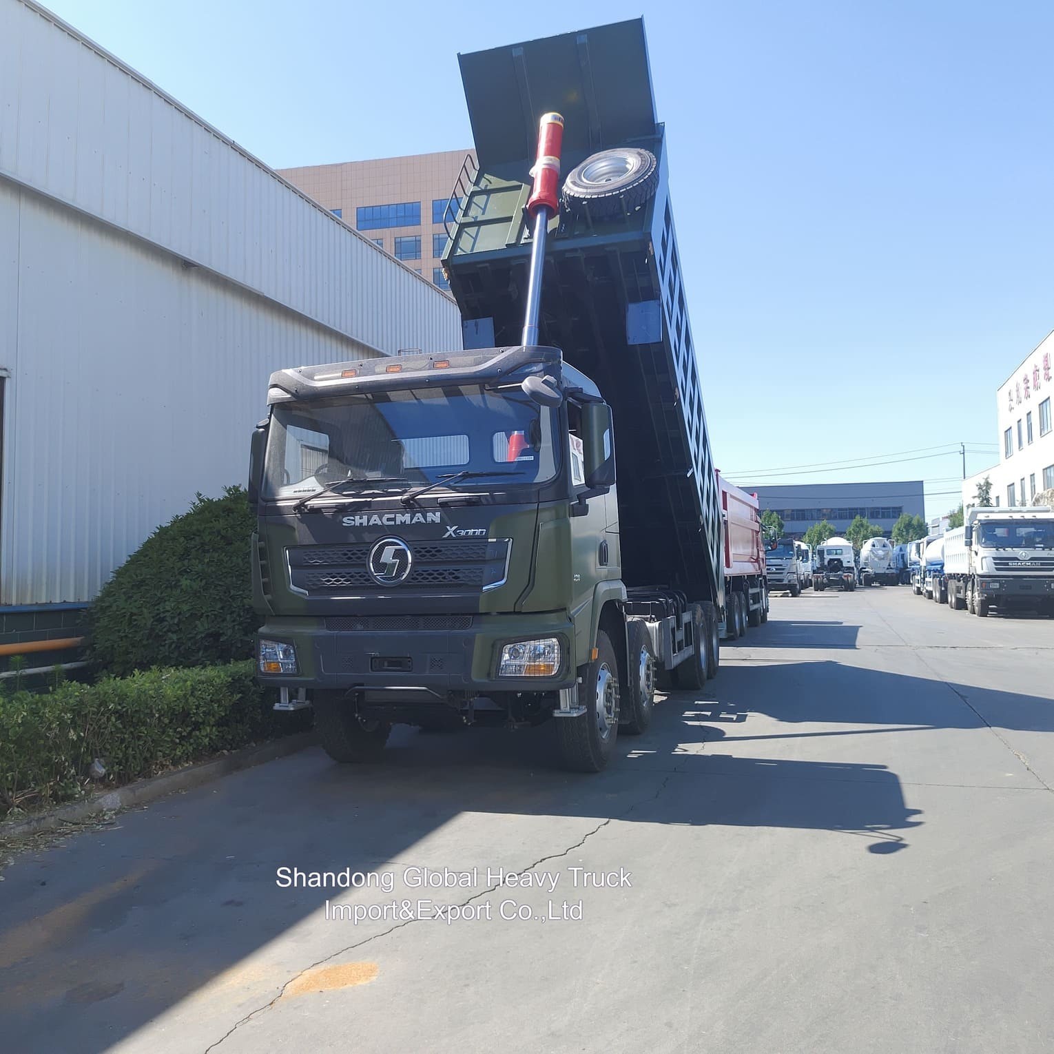 Αυτοκίνητο ανατροπής Shacman X3000 8X4 Drive Wheel Heavy Duty με χωρητικότητα φόρτωσης 31-40t και κινητήρα WEICHAI WP12 / WP13