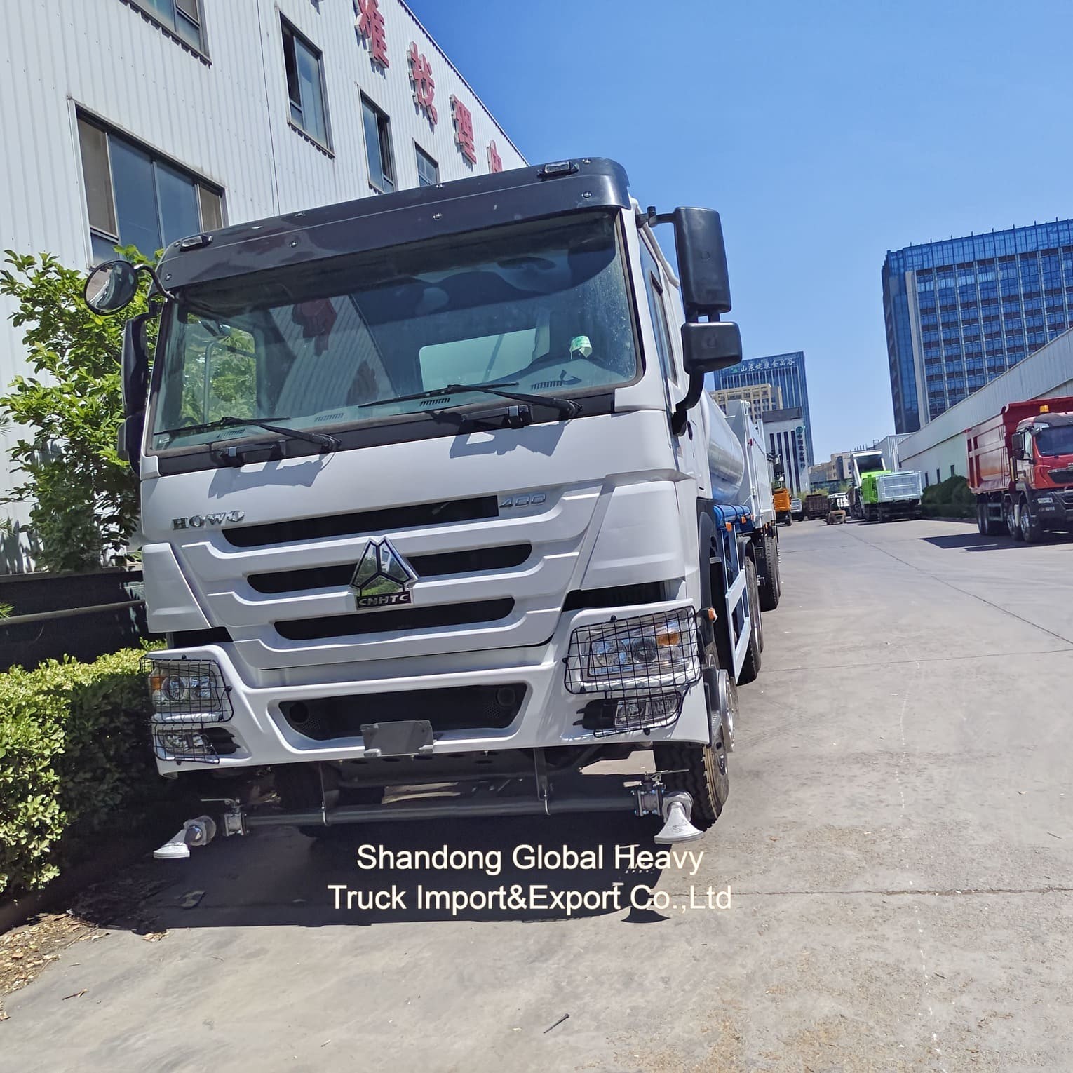 Φορτηγό δεξαμενόπλοιου νερού 8000L χωρητικότητας με δεξαμενόπλυμα από ατσάλι άνθρακα και αντλία αυτοπροετοιμασίας για αστική αποχέτευση