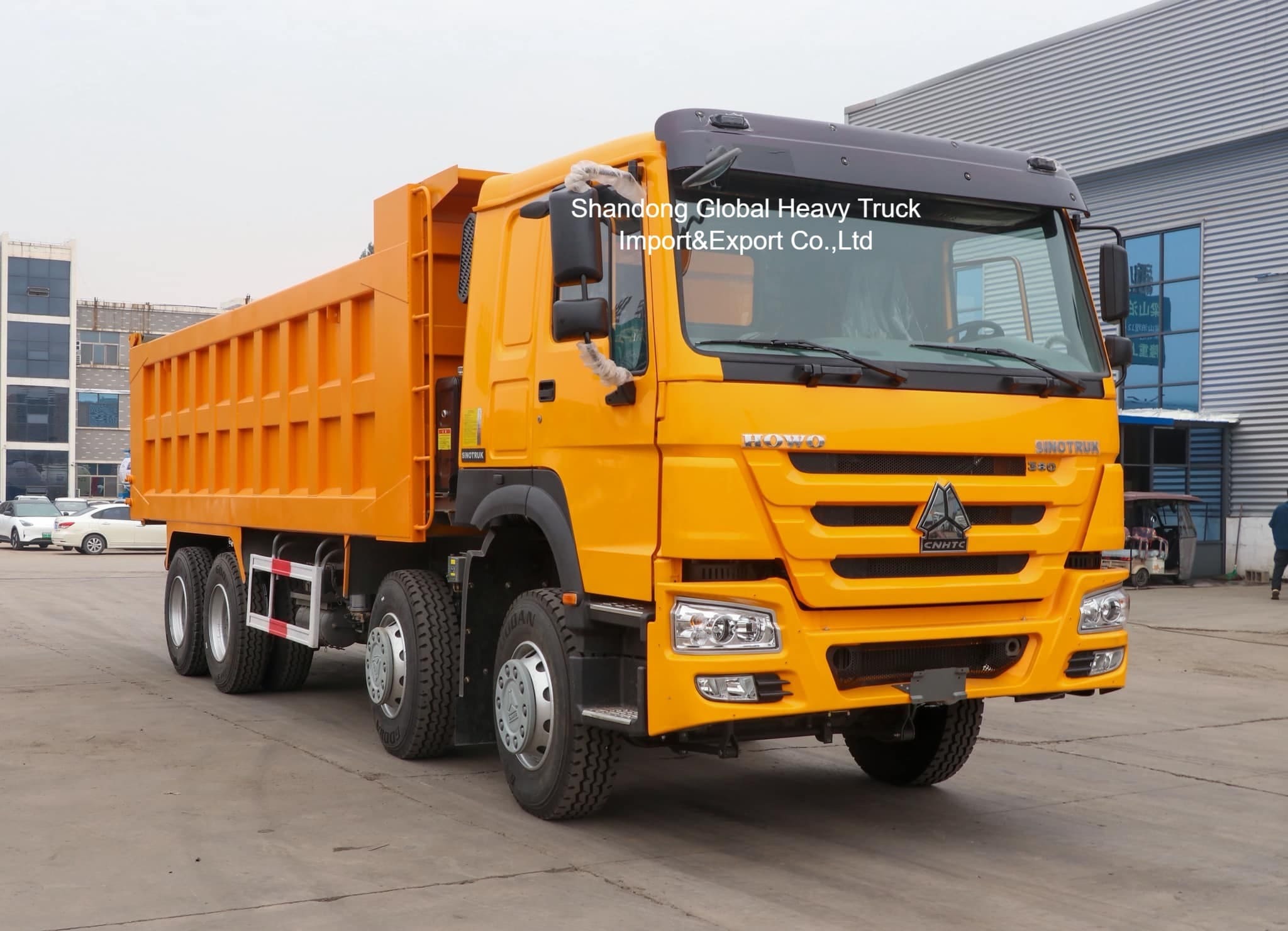 Αξιόπιστο φορτηγό HOWO 8x4 με κινητήρα 420hp και χωρητικότητα 30-45 CBM για βαριές μεταφορές στην Τανζανία