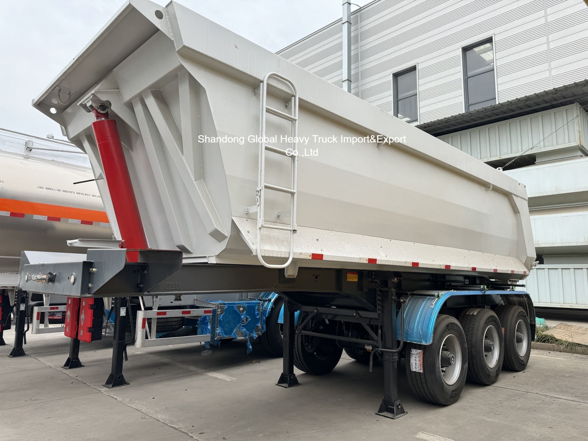 Τριάξονα ατσάλινα ημιπρόσφυγα 95000kg χωρητικότητα φορτίου