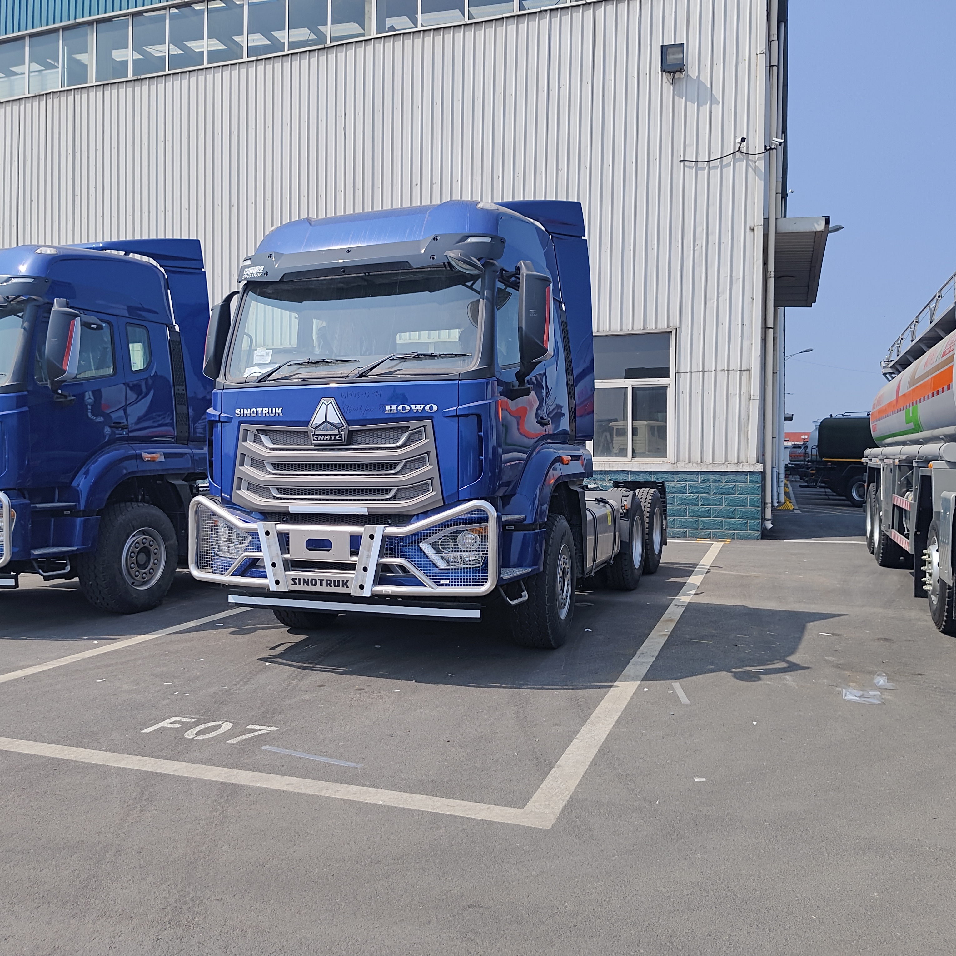 HOWO NX 6×4 Τρακτέρ με κινητήρα 380HP και βαρύ πλαίσιο για τη μεταφορά βαρέων φορτίων