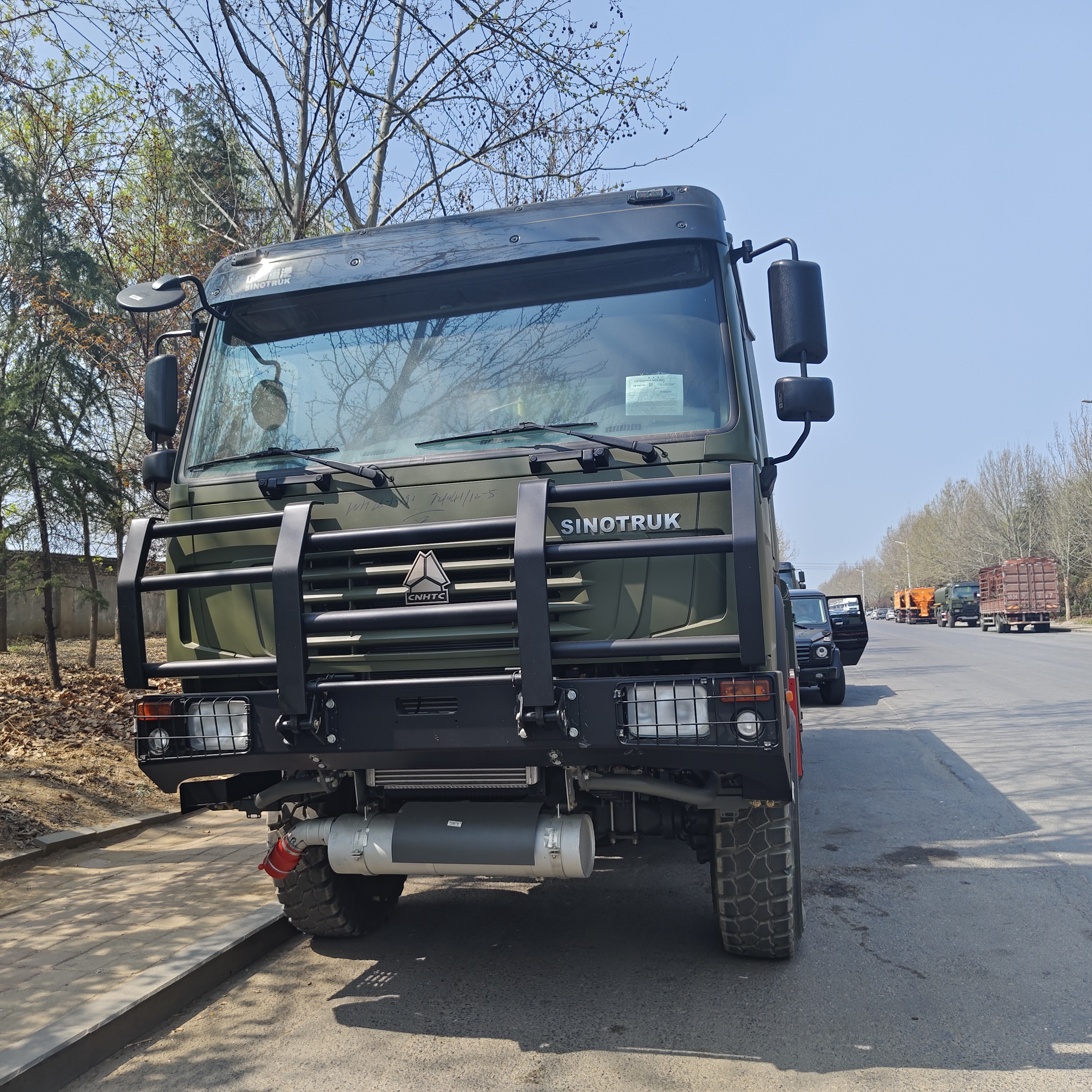HOWO 6x6 Off-Road Fuel Tank Truck with 20T Payload and Diesel Engine for Mining