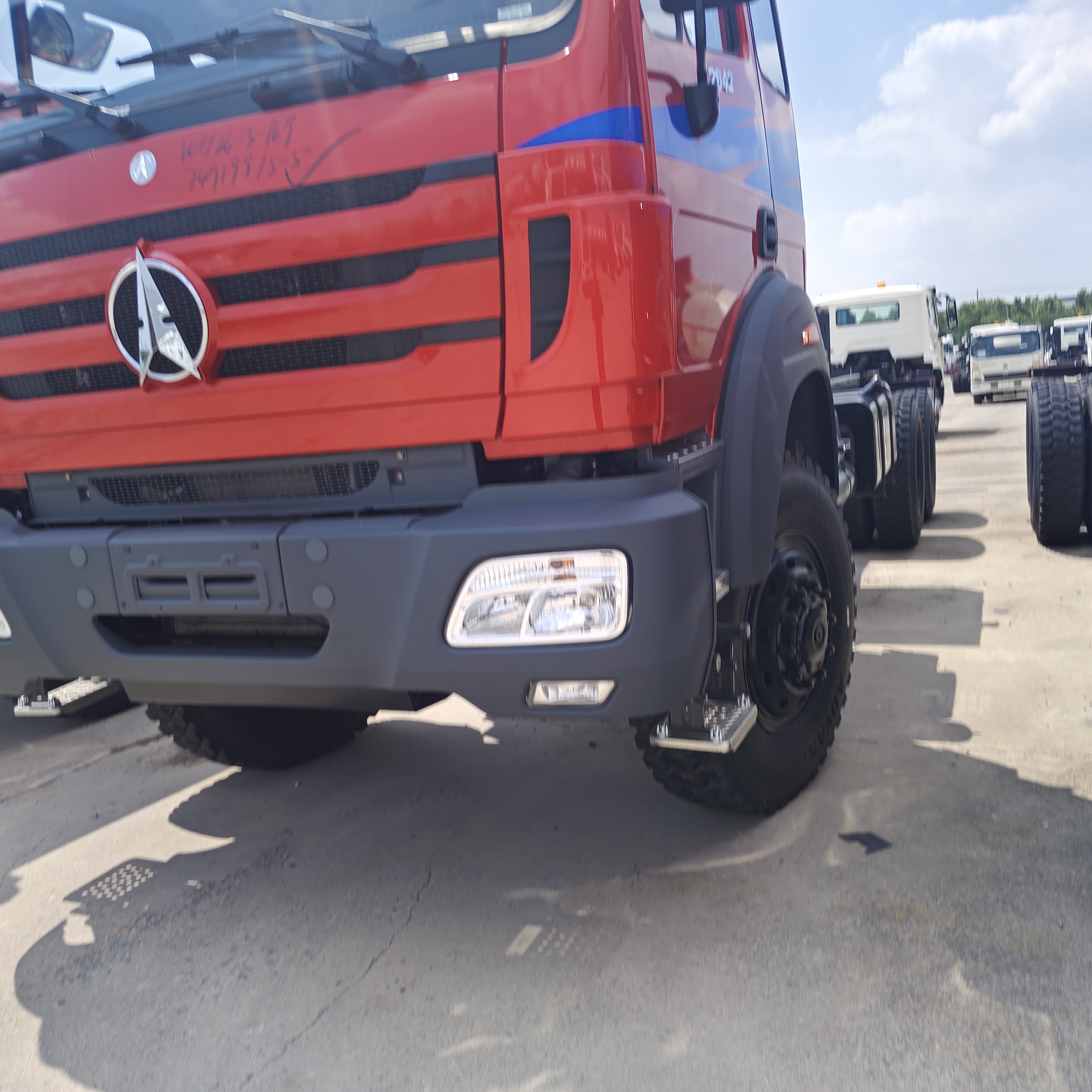 BEIBEN 2642 6×4 βαρύ φορτηγό τρακτέρ με κινητήρα WEICHAI 420HP και πλαίσιο τεχνολογίας Mercedes-Benz