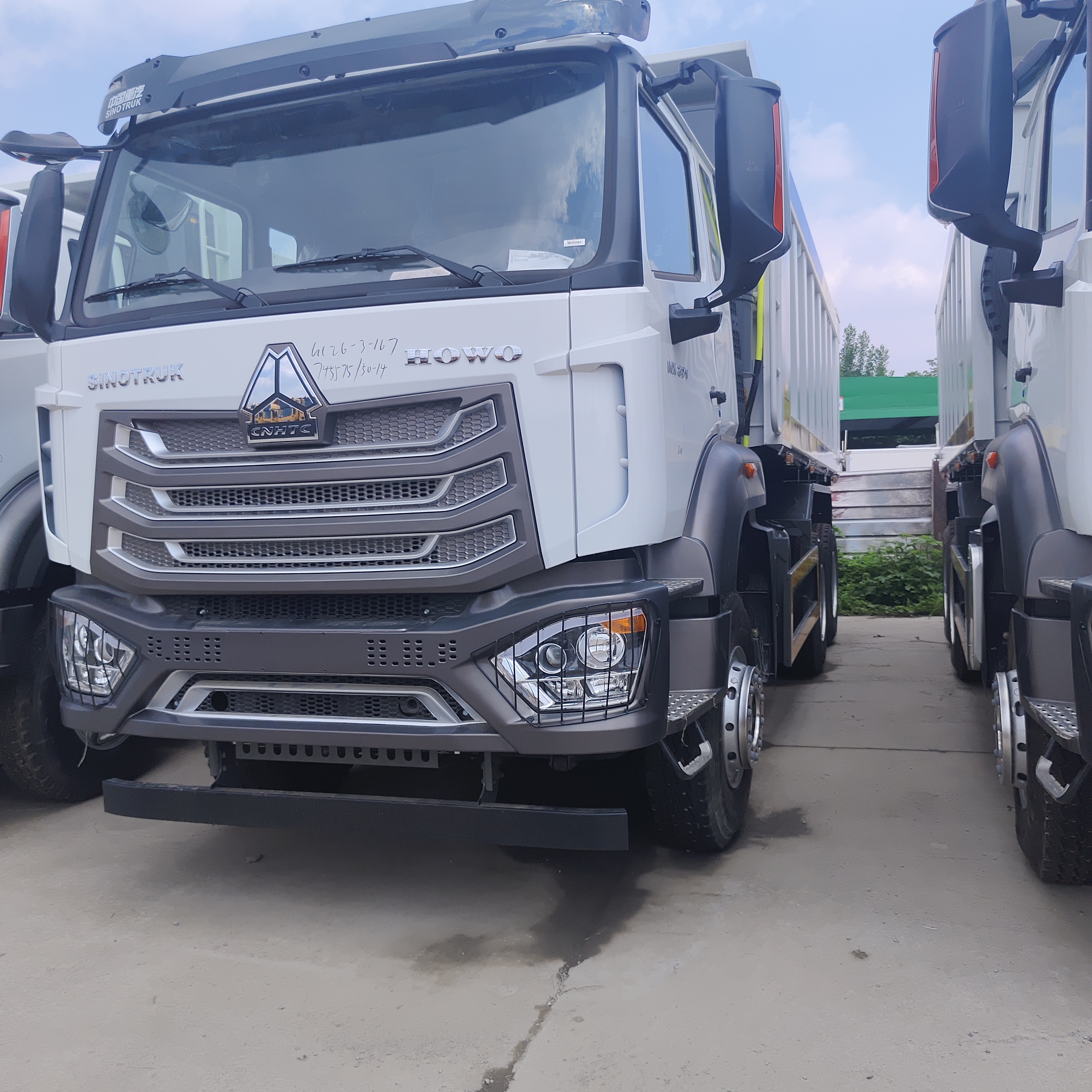 Ανατρεπόμενο φορτηγό ορυχείων HOWO NX 6×4 βαρέως τύπου με κινητήρα 430 ίππων και ωφέλιμο φορτίο 30-35 τόνων για την Αφρική