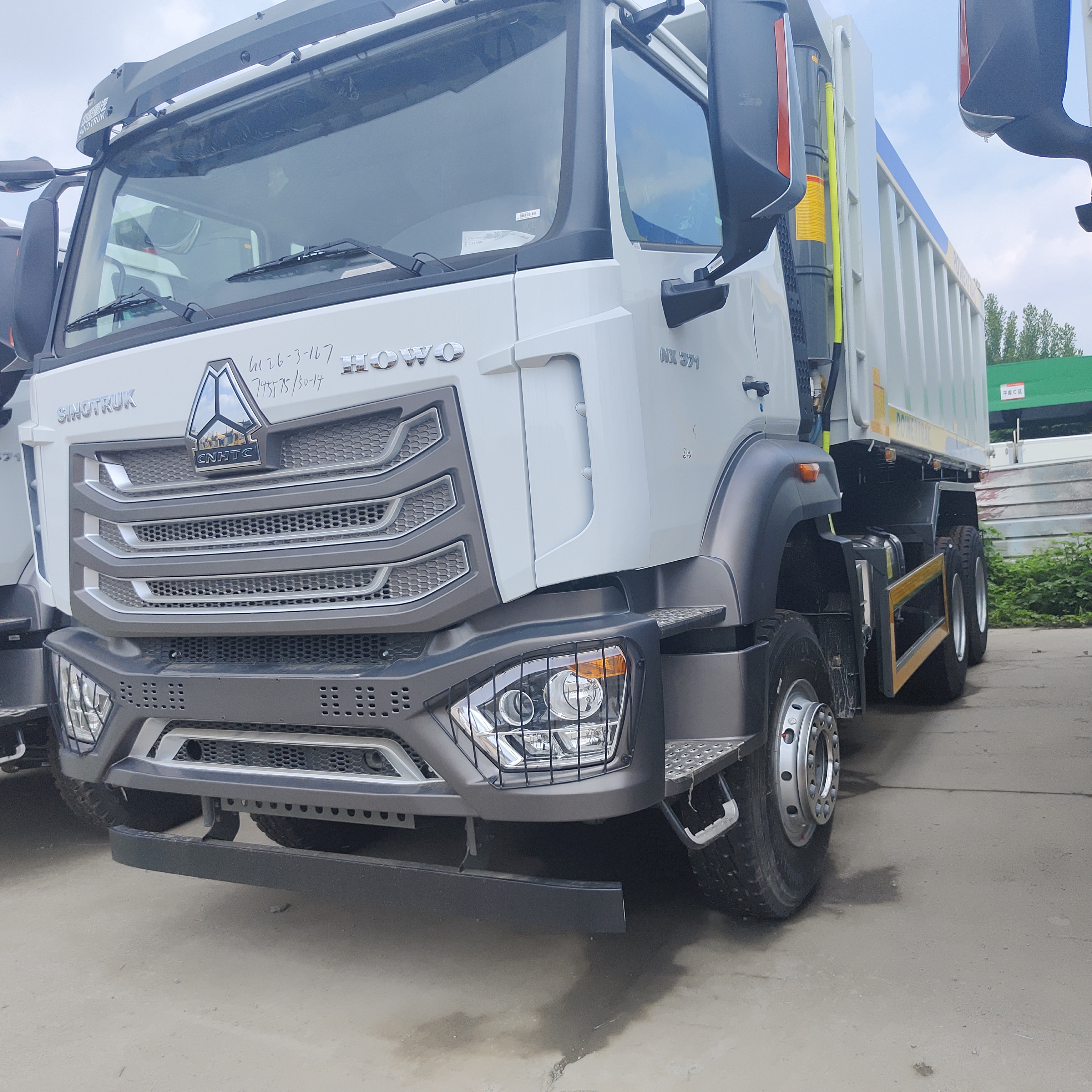 HOWO NX 6×4 ορυχείο φορτηγό με 400HP κινητήρα και U σχήμα φορτηγό για τη μεταφορά βαρέων φορτίων
