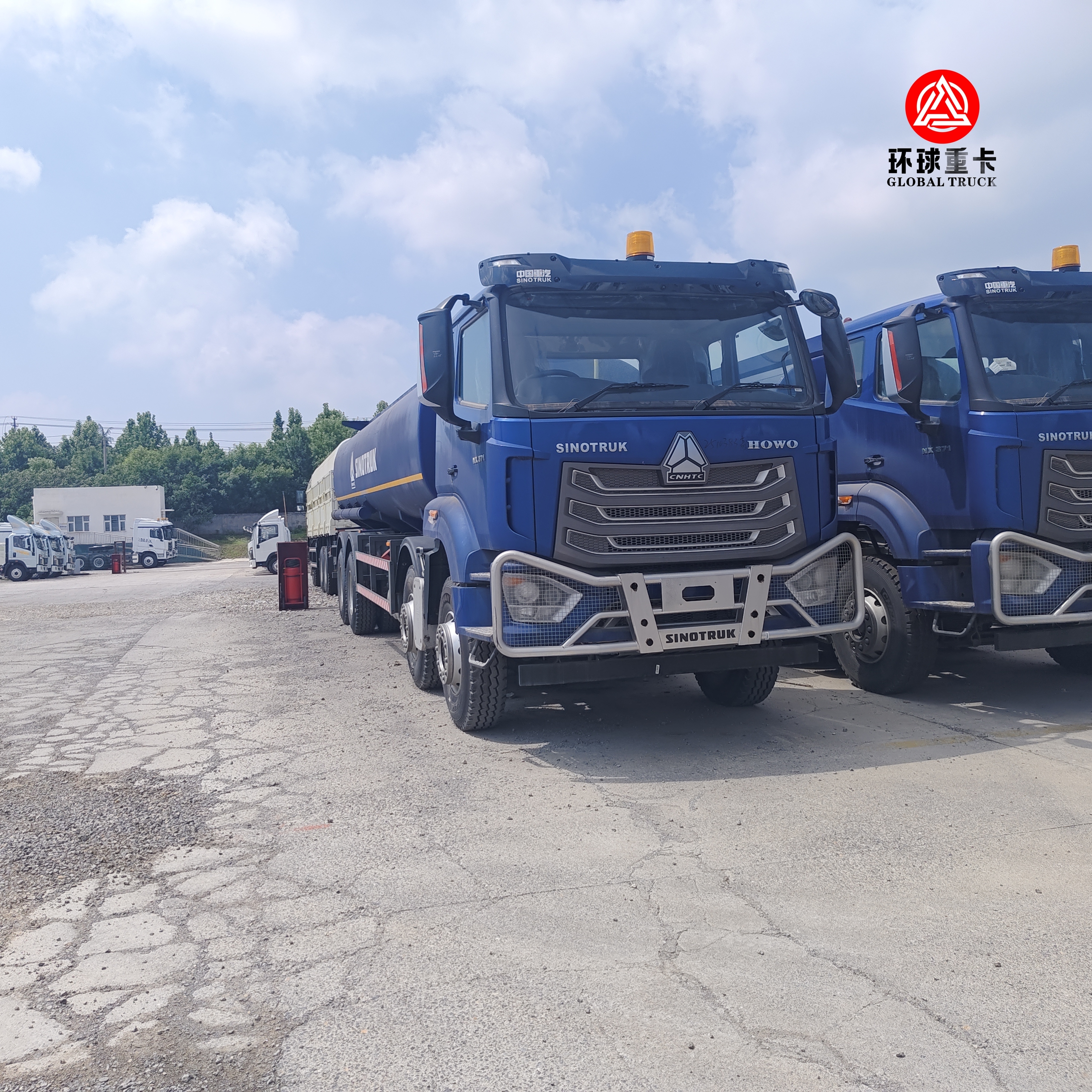 HOWO NX 8x4 30000L Βυτιοφόρο Καυσίμων Βαρέως Τύπου Φορτηγό Ντίζελ για την Αγορά της Νιγηρίας