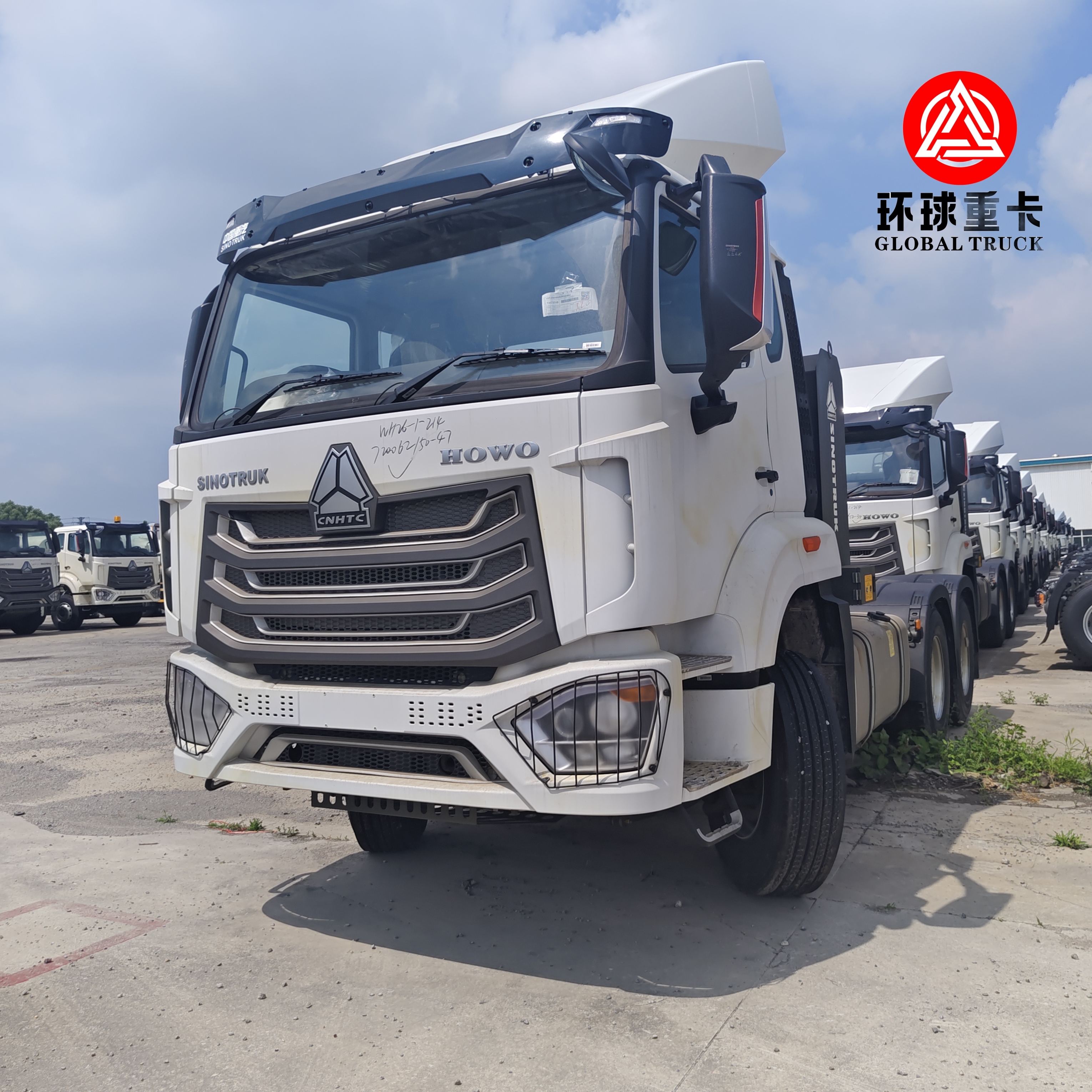 Όλο καινούριος HOWO NX 6x4 430HP δεξιά κίνηση τρακτέρ φορτηγό Prime Mover για την Τανζανία Logistics
